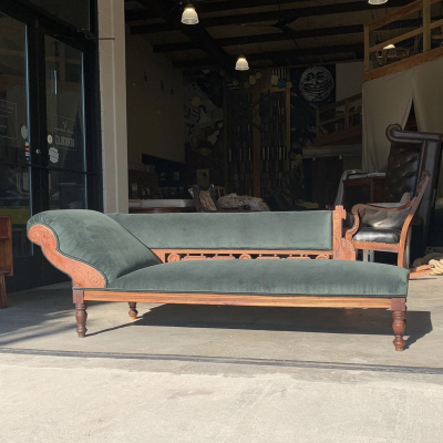 S1060 Bonsai upholstered on a chaise