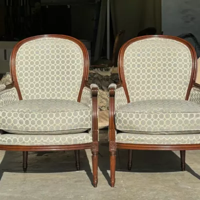 F4086 upholstered on a chair