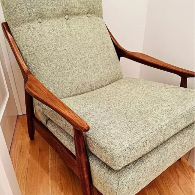 F4432 upholstered on a chair