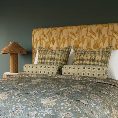 S7003 Amber, S7061 Glacier, S7062 Bowery Blue, S7066 Tide, applied to a bed 