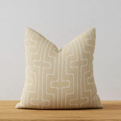 S7015 Linen applied to a pillow