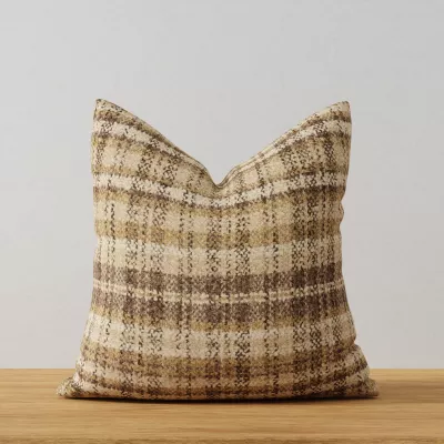 S7016 Graham applied to a pillow