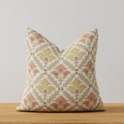 S7029 Berry applied to a pillow